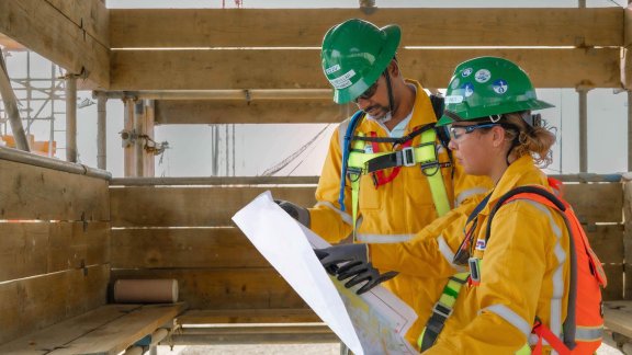 Image of TEN people on construction site